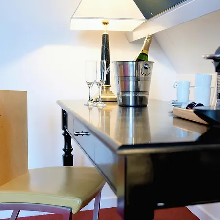 Trusten Hotel *